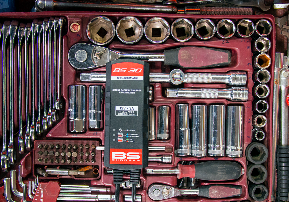 BS BATTERY Battery Charger/Maintainer - BS 30 - 12V - 3 A 700572