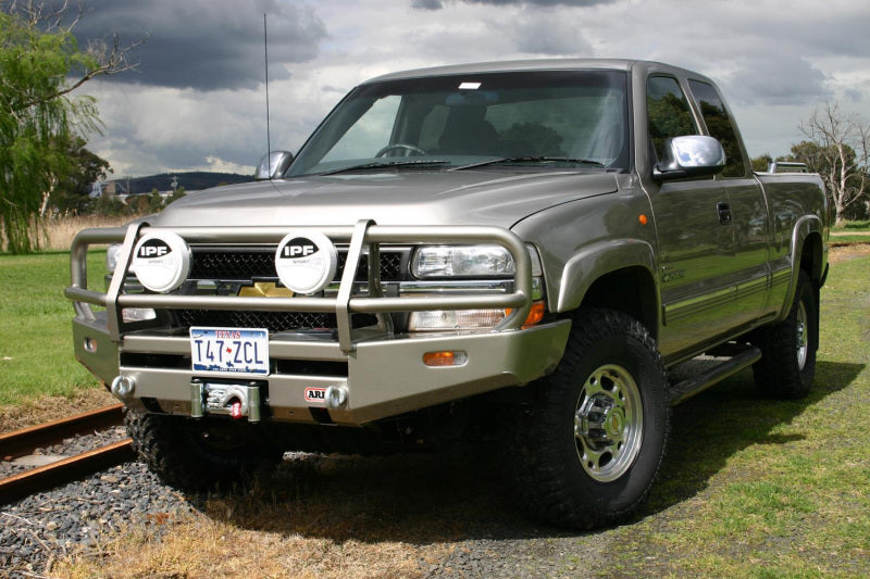 ARB Combar Slvrado99-02 Bumper for Chevrolet Suburban and Tahoe – Heavy-Duty Steel Winch Bumper with Integrated Lighting and Recovery Points