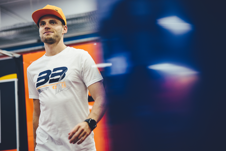 100% BB33 Signature T-Shirt in White - Large by 100% (Part Number: BB-32140-000-12) - Designed for Comfort and Style