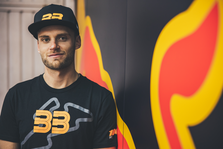 100% BB33 Track T-Shirt in Black, Medium - Designed for Comfort and Style