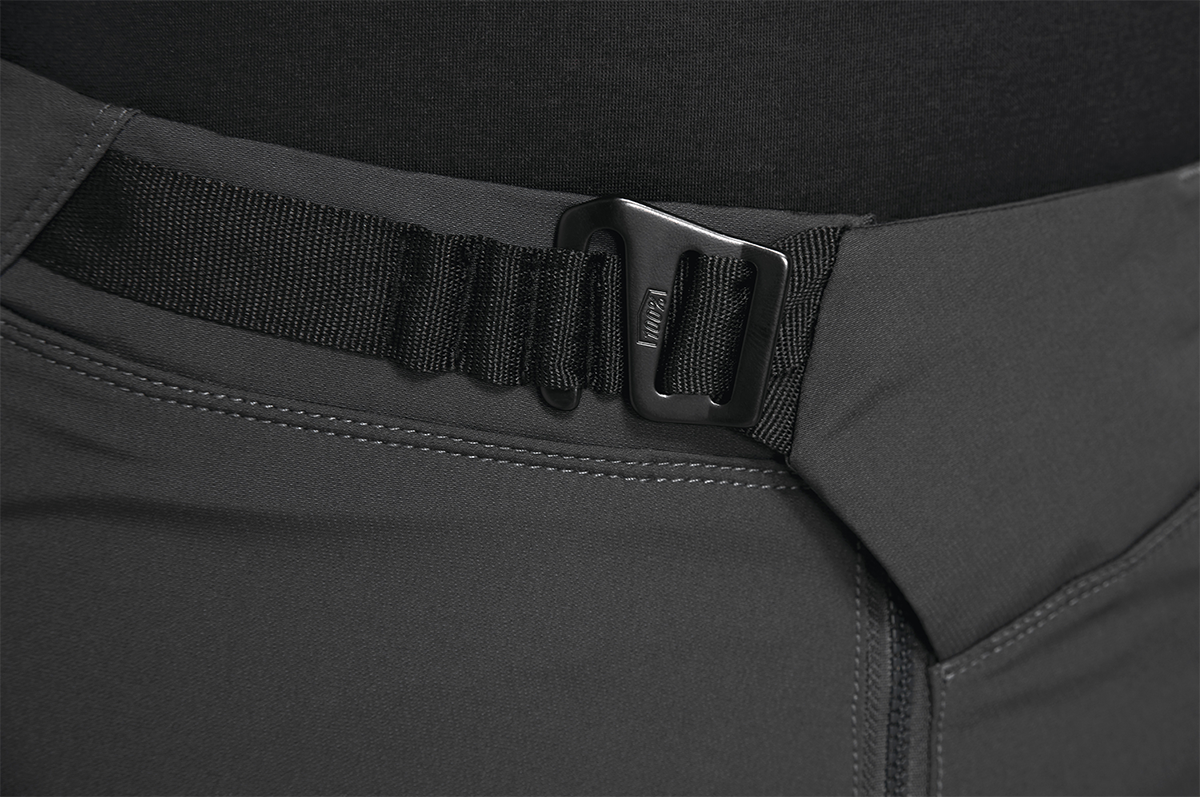 100% Airmatic Shorts - Charcoal - US 30 | Trail-Ready Performance with Mountaineering-Inspired Fit
