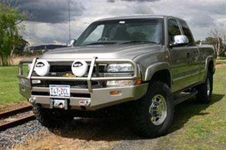 ARB Combar Slvrado99-02 Bumper for Chevrolet Suburban and Tahoe – Heavy-Duty Steel Winch Bumper with Integrated Lighting and Recovery Points