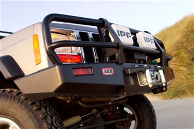 ARB Winchbar Suit SRS Jeep XJ Cherokee 97-01 – Heavy Duty Steel Bumper with Winch Compatibility and Integrated Lighting Provision