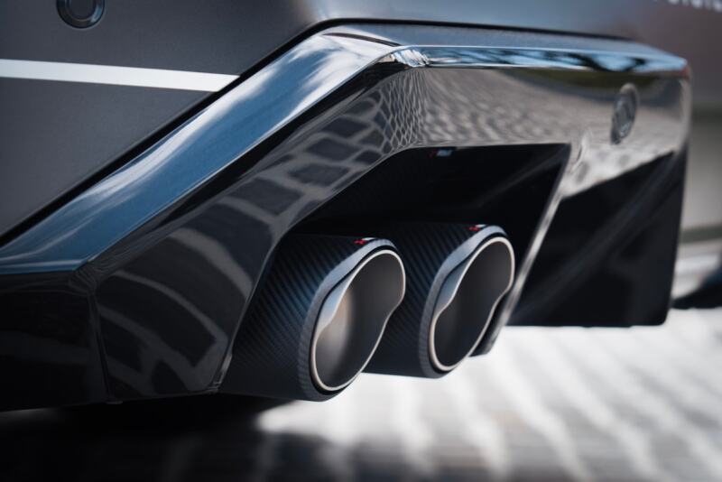 Akrapovic 2024+ BMW M5 G90/G99 Round Carbon Fiber Tail Pipe Set